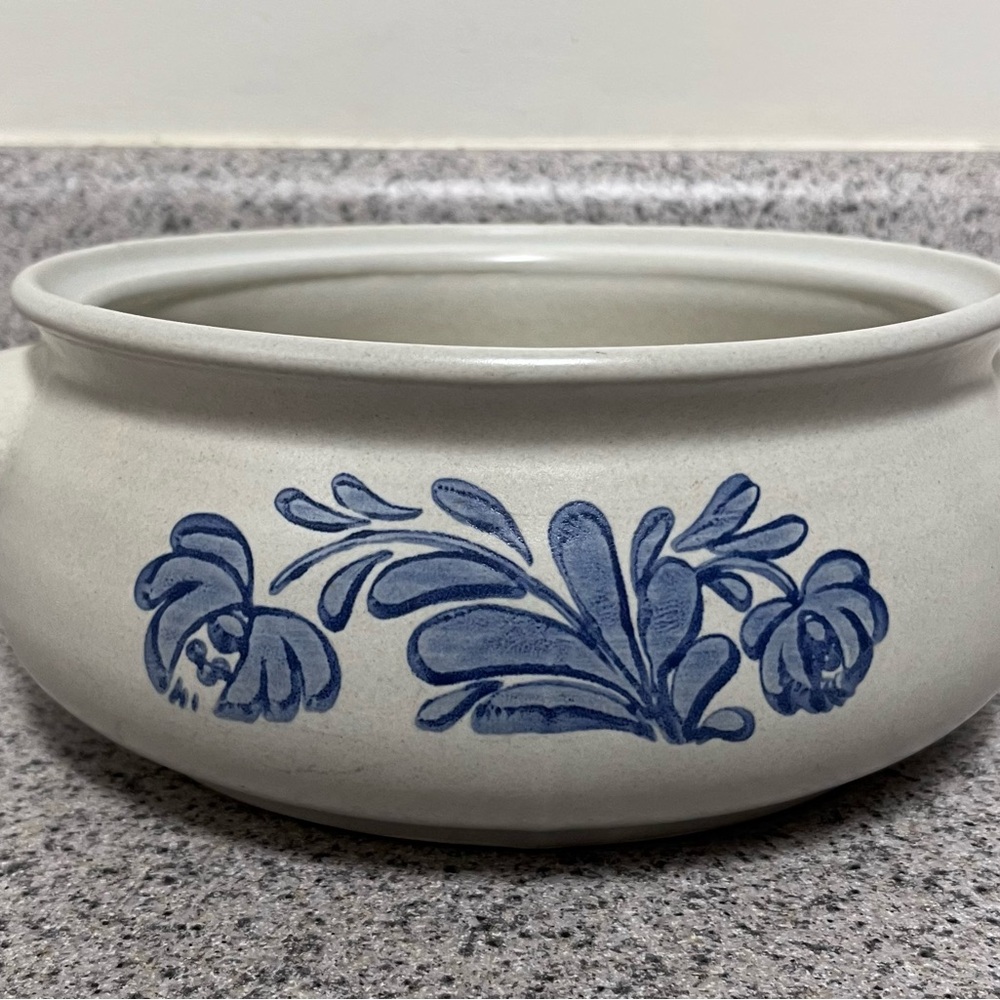 Pfaltzgraff Blue and White Stoneware Bowl Yorktowne Pattern - Picture 2 of 10